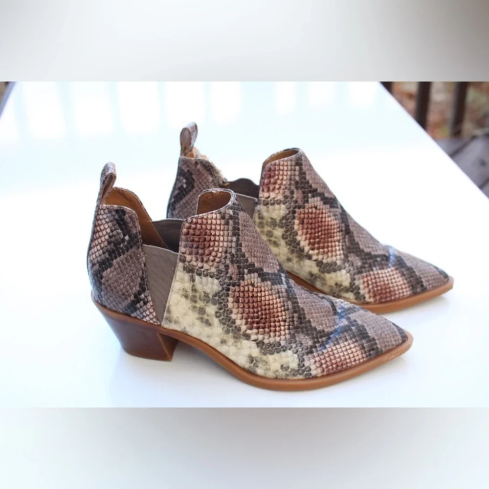 Dolce Vita  ankle boots